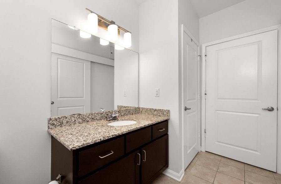 Building Photo - 100 E Washington St