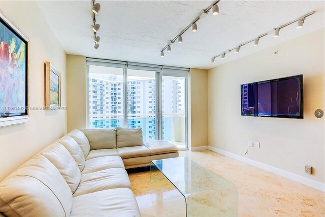 Building Photo - 3000 S Ocean Dr