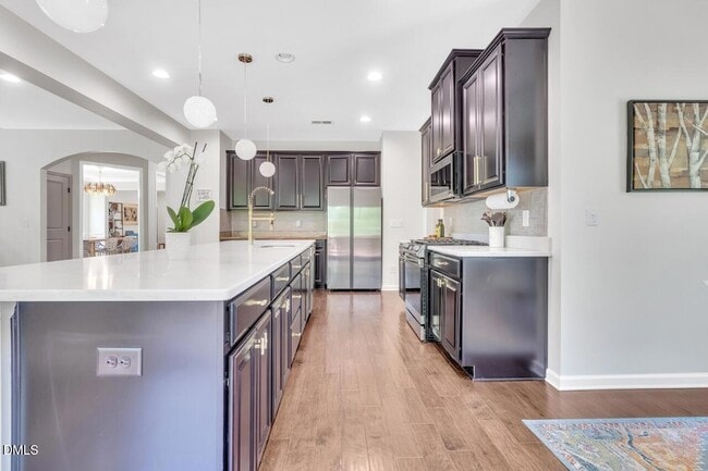Building Photo - 899 Legacy Falls Dr S