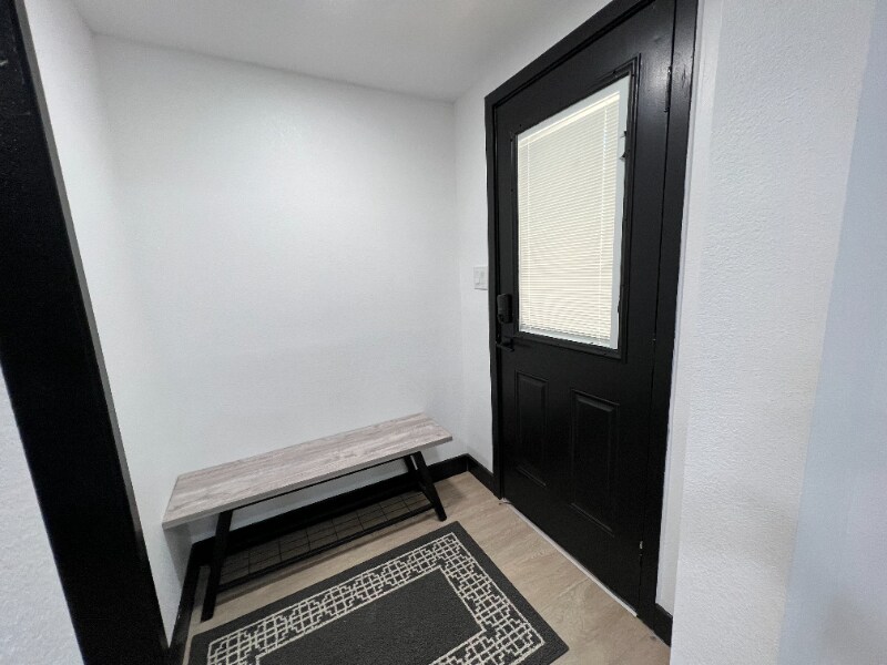 Building Photo - 1960 Willow Dr