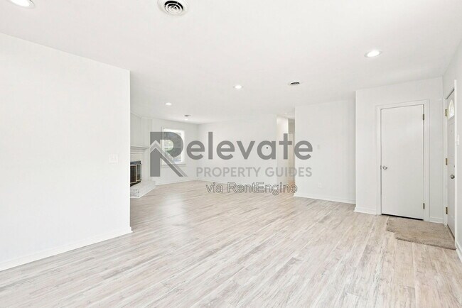Building Photo - 2212 Drummond Dr