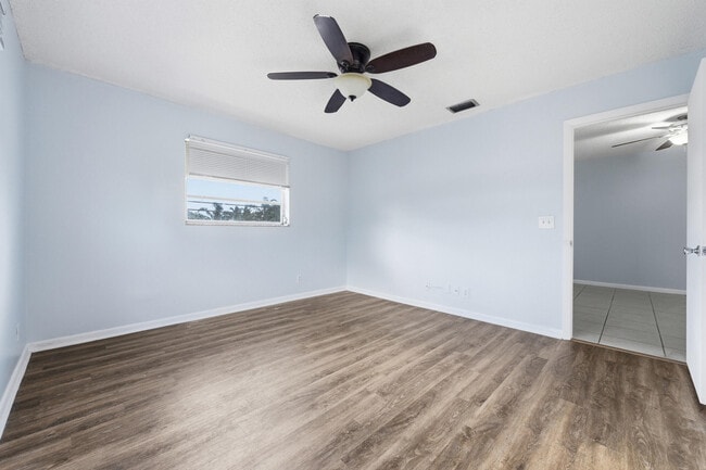 Building Photo - 410 W Palm St