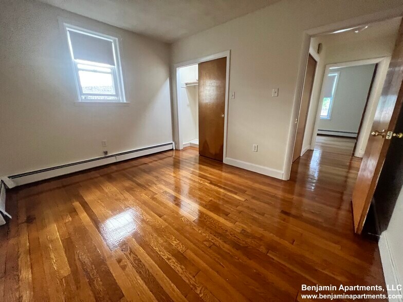 Building Photo - 322 Tappan St