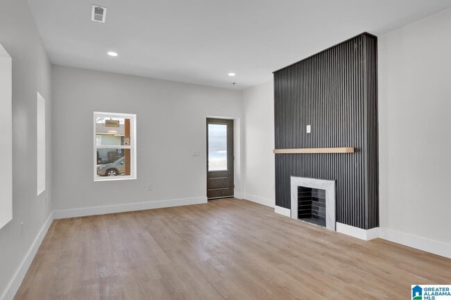 Building Photo - 1720 34th Pl N