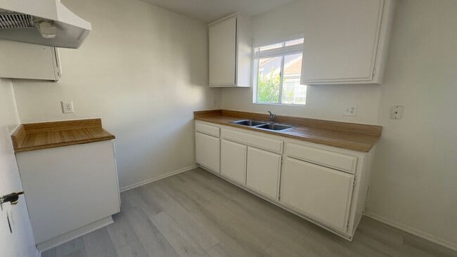 Building Photo - 3814 Grace Ave