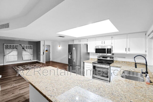 Building Photo - 2454 W Obispo Cir