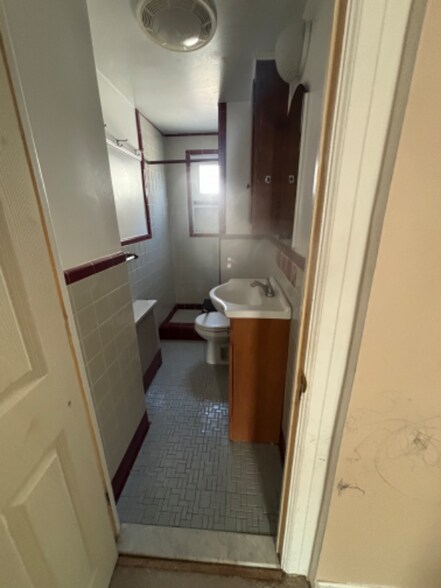Building Photo - 58 Hendel Ave