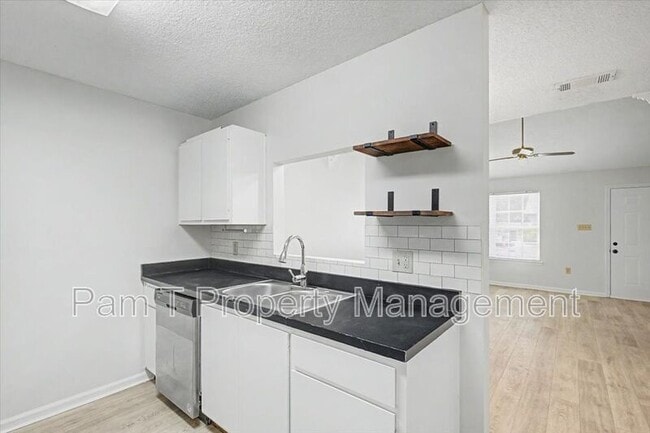 Building Photo - 128 Fox Chase Rd