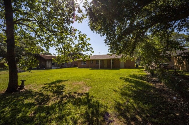 Building Photo - Move in Ready in 77705!  3 bed - 1.5 bath ready to be your new home.