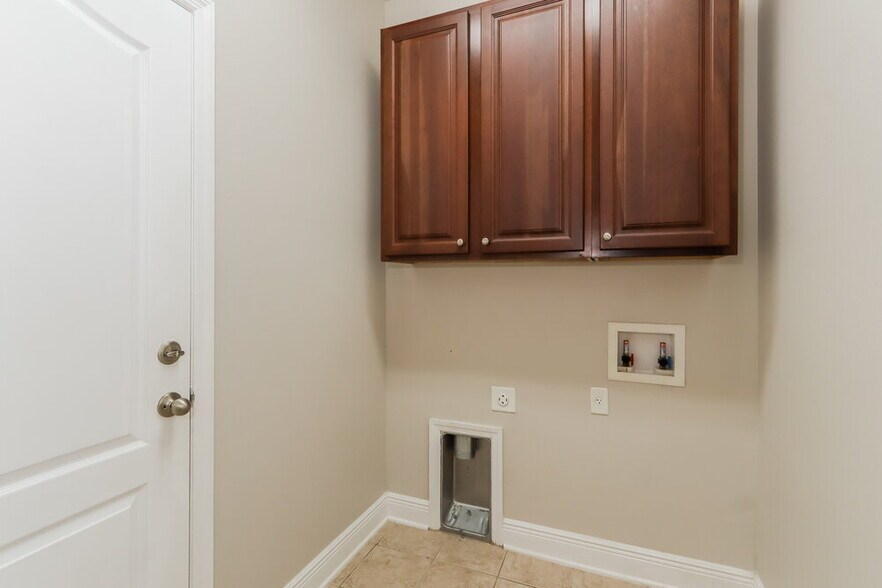 Building Photo - 7935 Camden Woods Dr