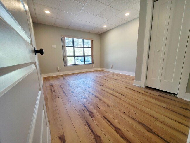 Building Photo - 3915-3917 Mount Troy