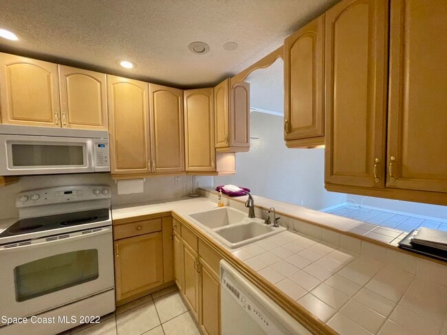 Building Photo - 1425 Malibu Cir NE