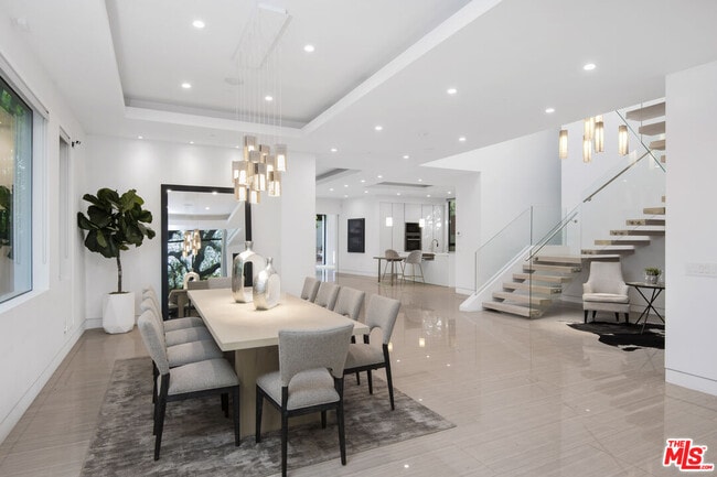 Building Photo - 350 N Harper Ave