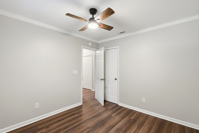 Building Photo - Renovated Ranch on a Quiet Cul-de-Sac with Vaulted Ceilings & Private Backyard