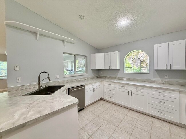 Building Photo - 5707 Silver Oak Dr