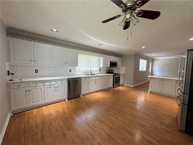 Building Photo - 6708 Bass Cir
