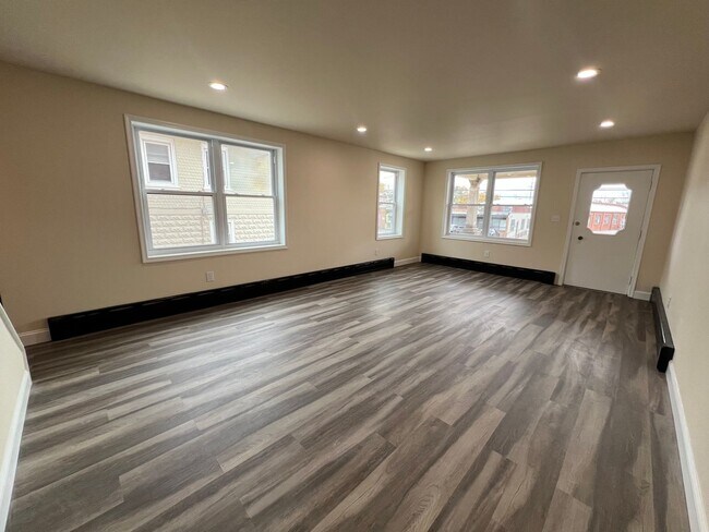 Building Photo - 955 E Main St