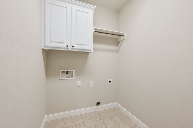 Building Photo - 4105 Shallow Creek Loop