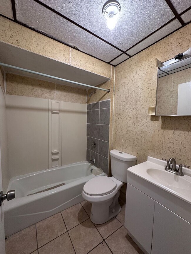 Building Photo - 102