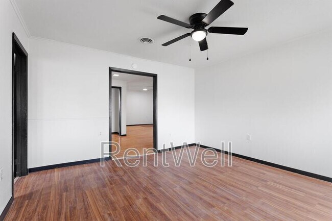 Building Photo - 216 S Ave D
