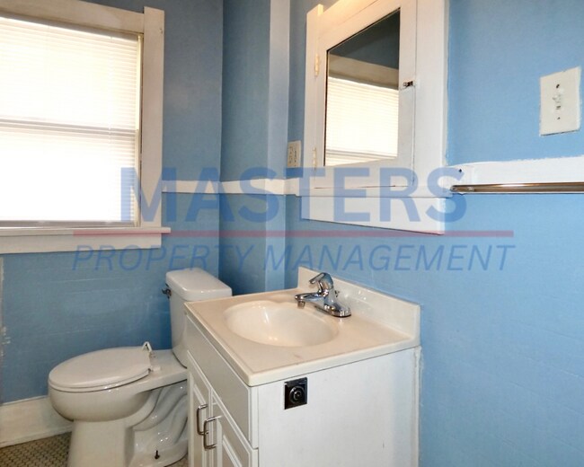 Building Photo - 4113 N Lockwood Ave