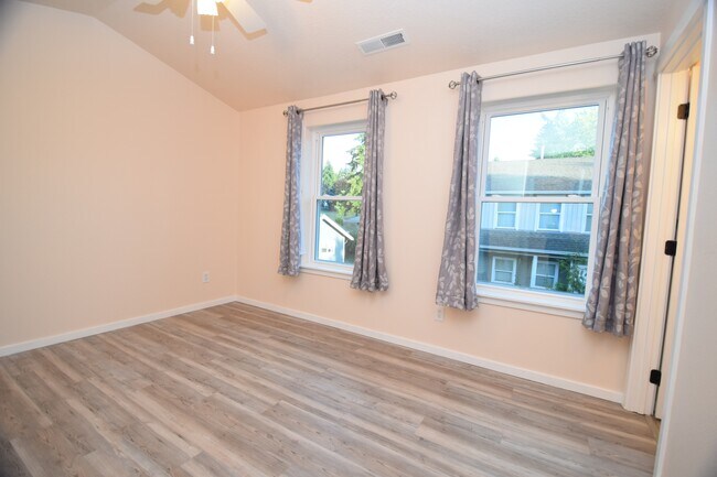 Building Photo - 18528 SW Mcclarey Dr