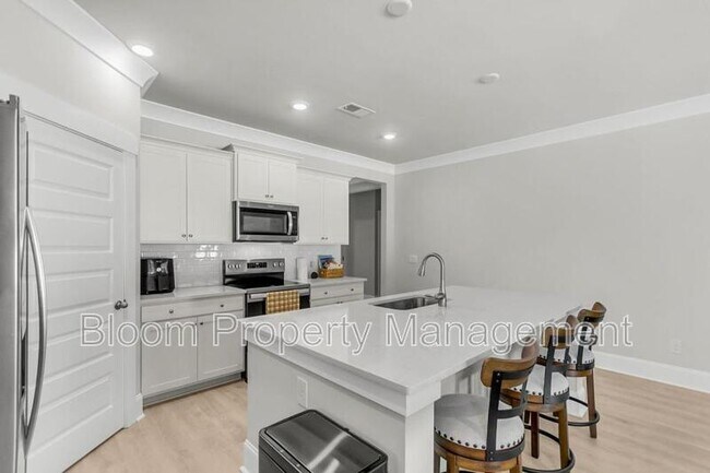 Building Photo - 130 Lilac Grv Wy