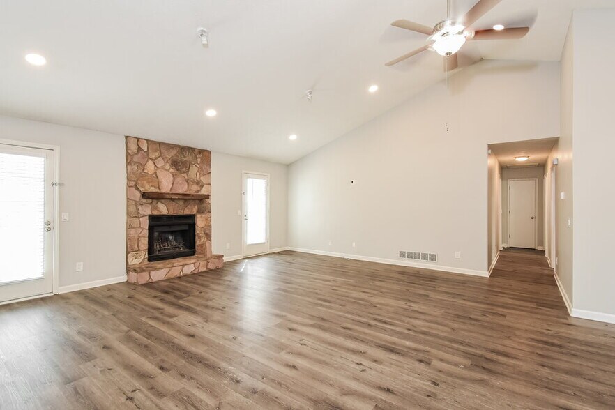 Building Photo - 2752 Hawk Trace NE