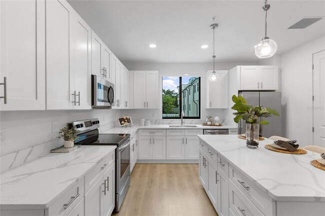 Building Photo - 758 Highland Ave
