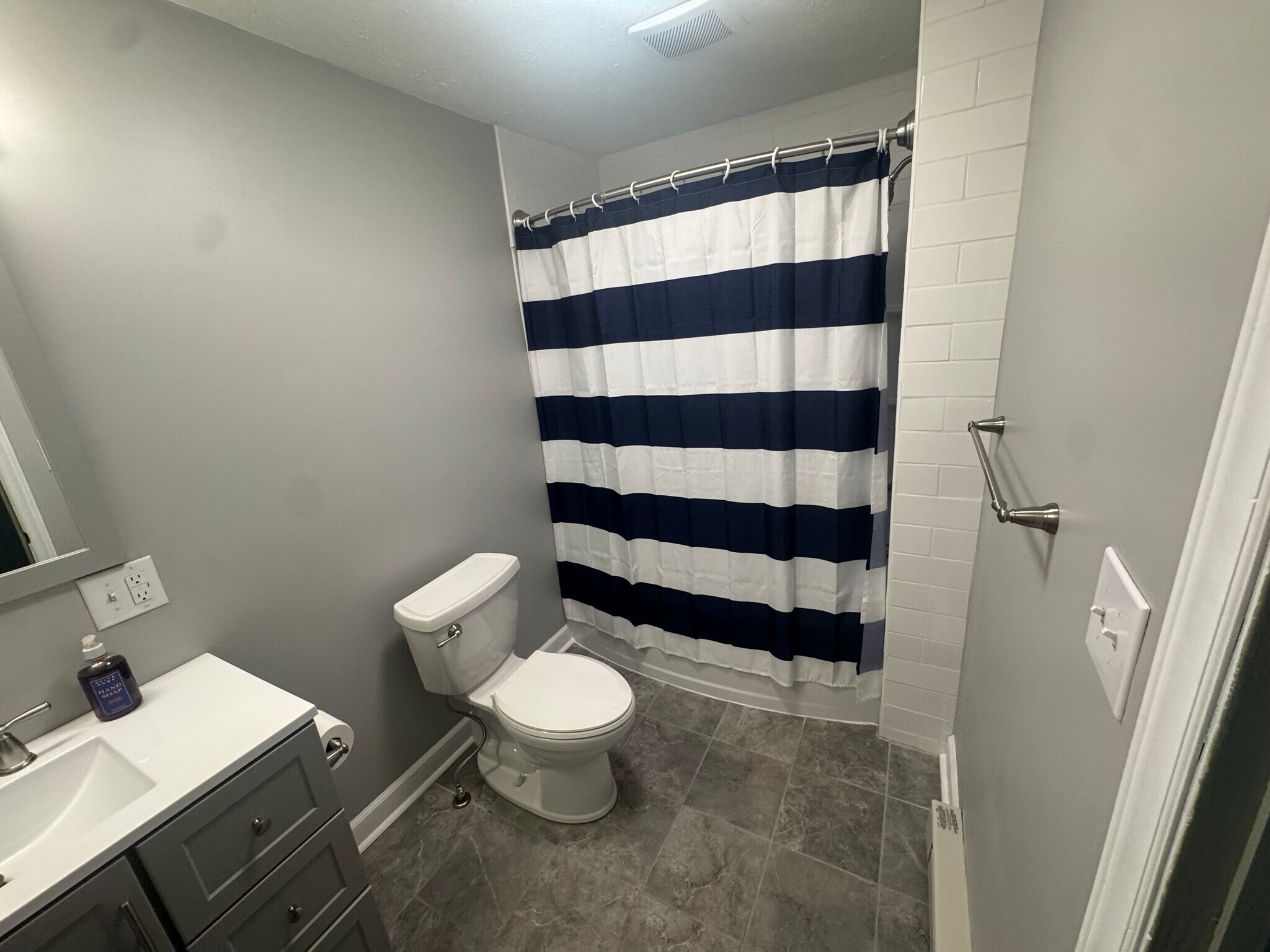 shower and tub - 246 Reservoir Rd