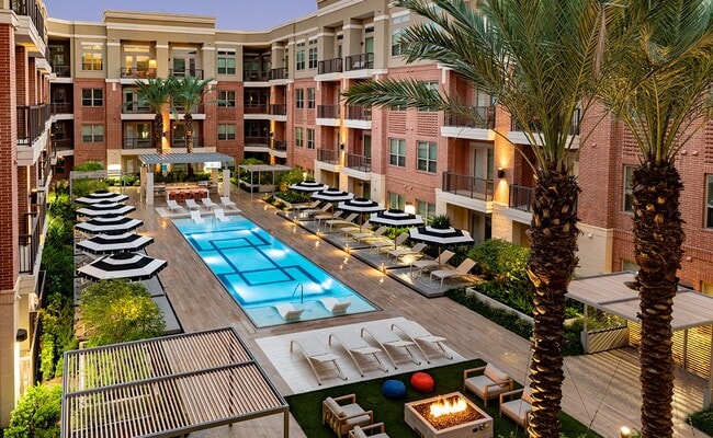 Building Photo - 170 Malone St