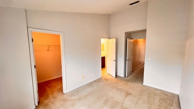 Building Photo - Spectacular 2 Story 2 bed and 2 bath condo at Regent Park!!