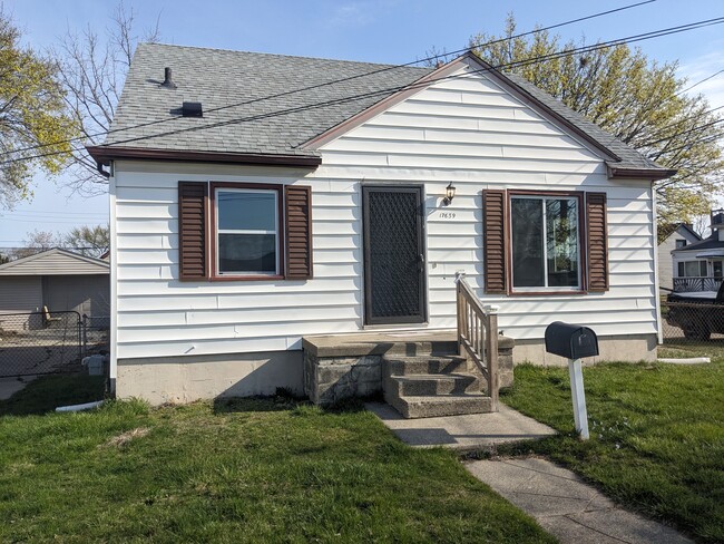 Primary Photo - 17639 Woodland St