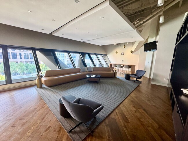 Building Photo - Wallstreet Tower Condo