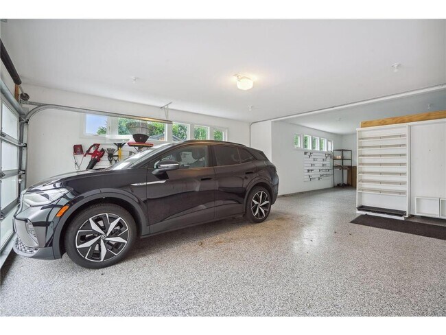 Building Photo - 209 Westwood Dr N