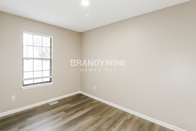 Building Photo - 521 SE Onyx Dr