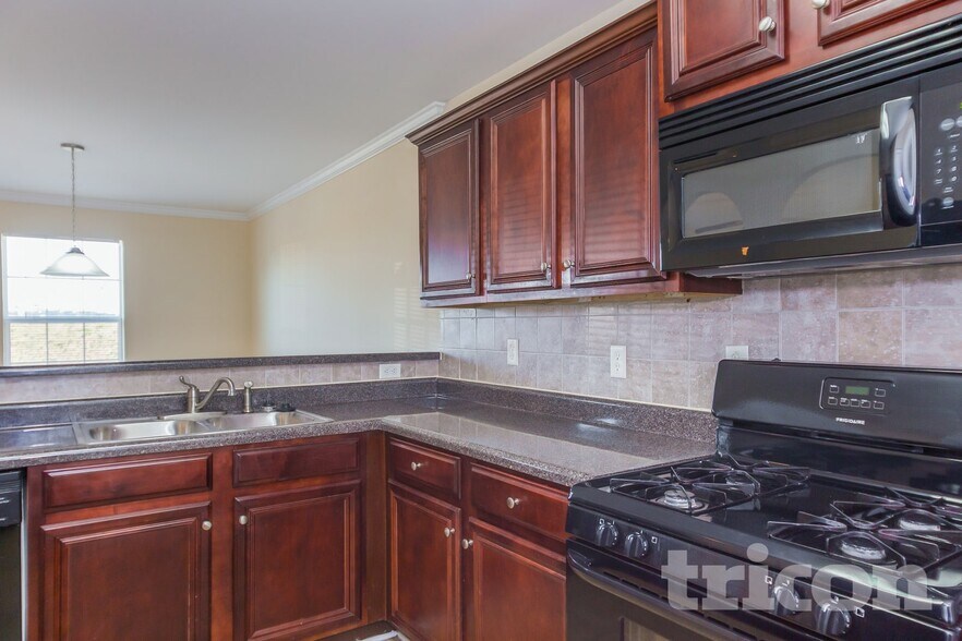 Building Photo - 2435 Cornell Cir