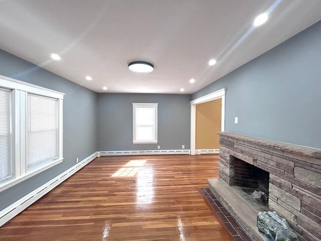 Building Photo - 11 Earle St