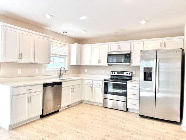 Building Photo - 2662 Scott Dr