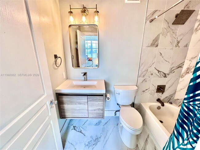 Building Photo - 450 NE 2nd Ave