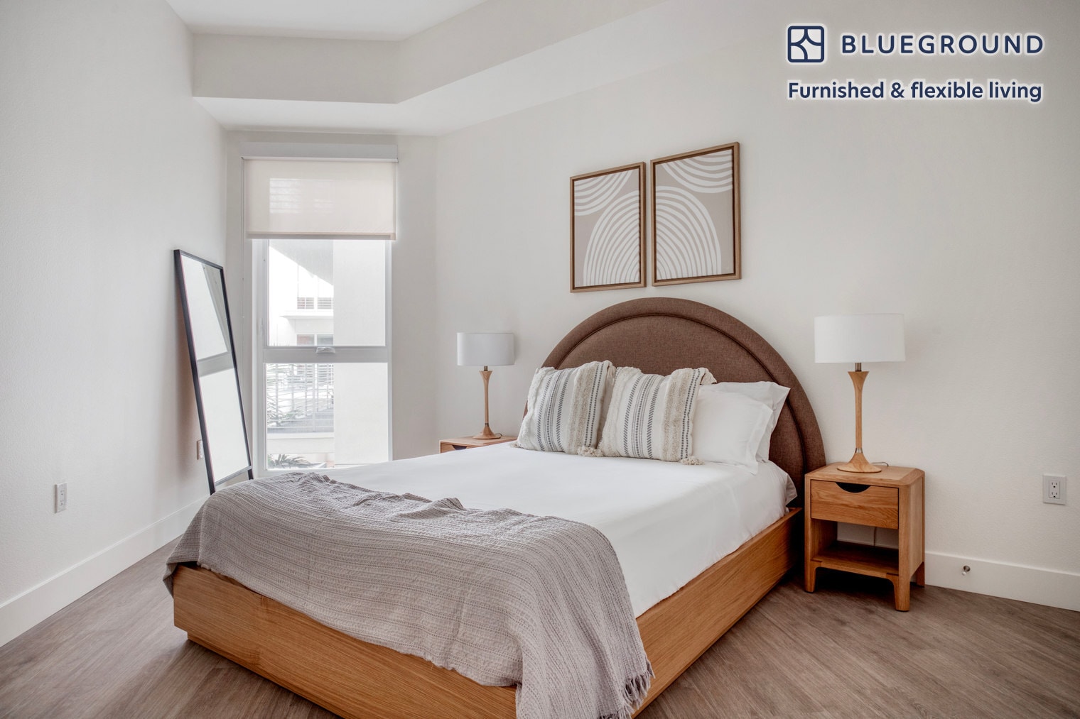 Building Photo - 760 S Serrano Ave