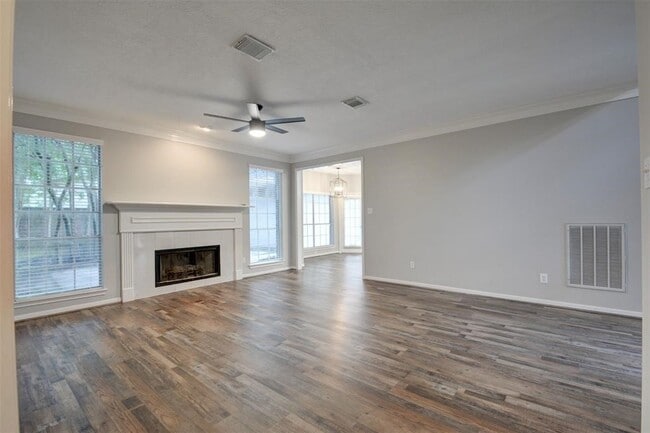 Building Photo - 539 W North Hill Dr