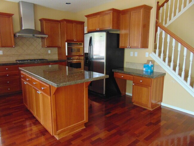 Building Photo - Beautiful 5 + bedroom home - In much desir...