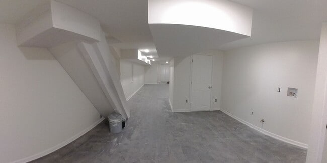 Building Photo - 4 Bedroom 3.5 Bath Home