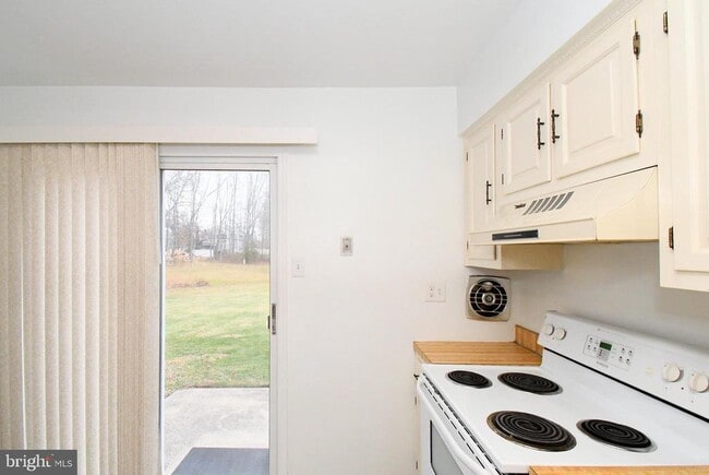 Building Photo - 592 Wrensong Rd