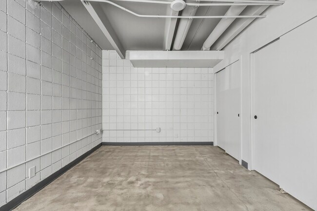 Building Photo - 415 S Weber St