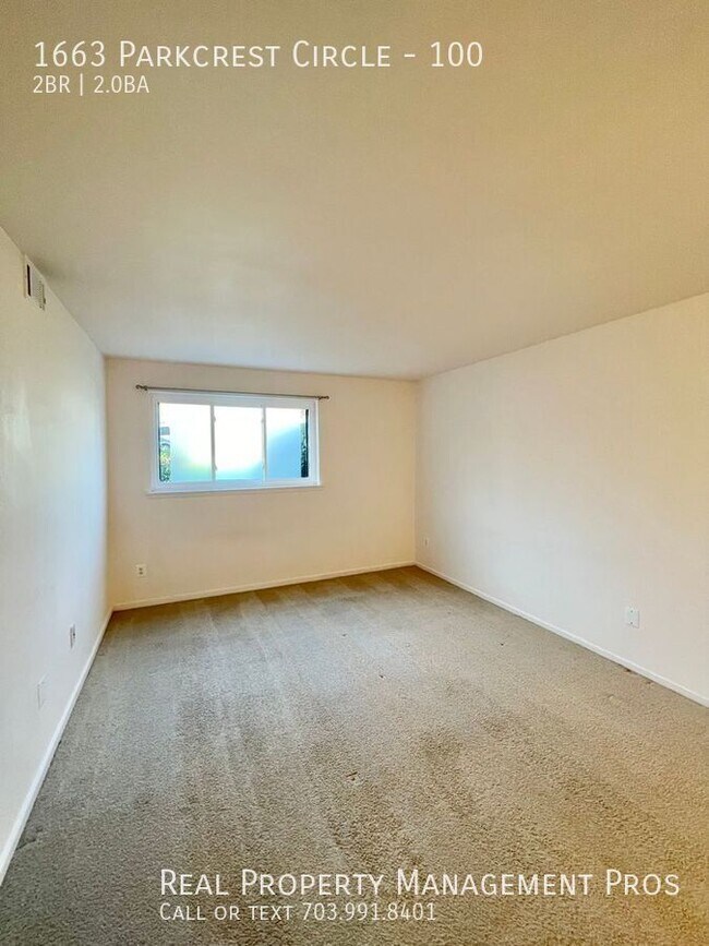 Building Photo - 1663 Parkcrest Cir
