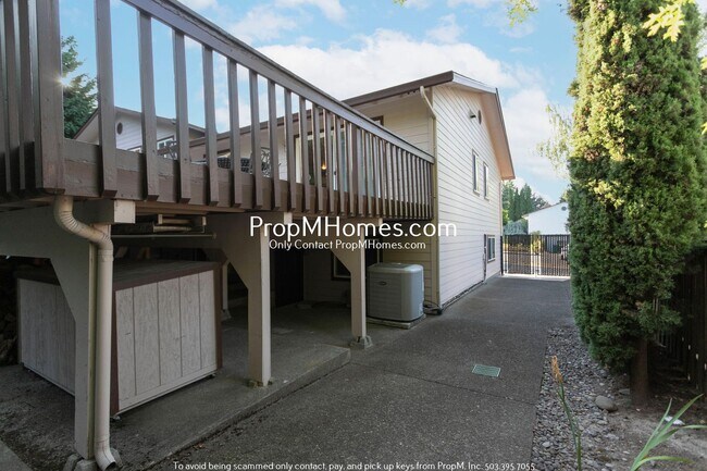 Building Photo - Stylish Updated Four Bedroom Home in Beaverton!