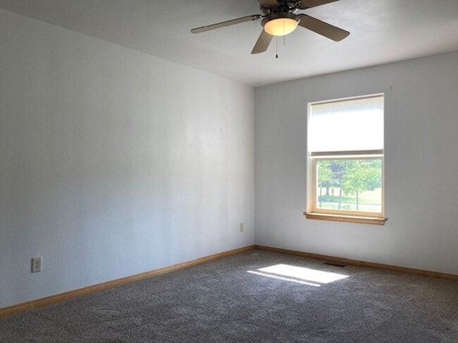 Building Photo - Dog friendly 3 Bedroom Condo!