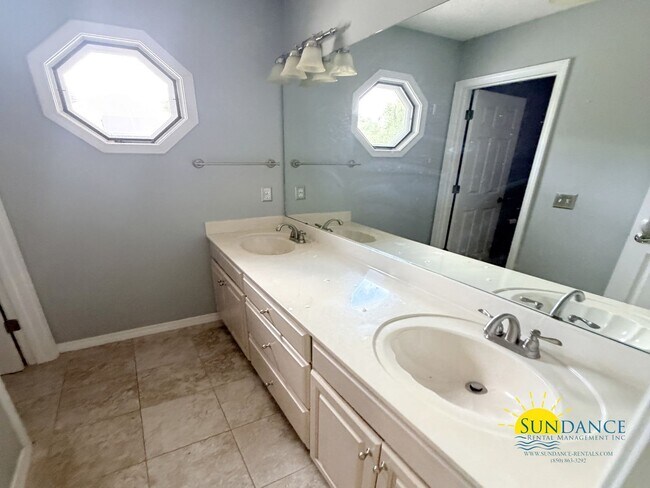 Building Photo - Elegant Bluewater Bay 4 Bedroom Home with Pool, Hot Tub & Scenic Golf Views!